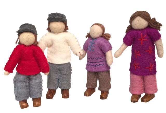 PAPOOSE Doll Family Caucasian - Set of 4  - Felt