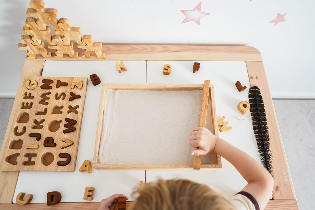 Qtoys - Montessori Sand Tray - Wooden