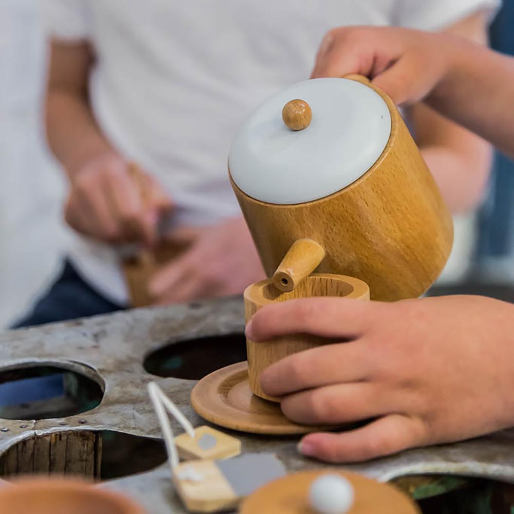 MAKE ME ICONIC - Tea Set - Wooden