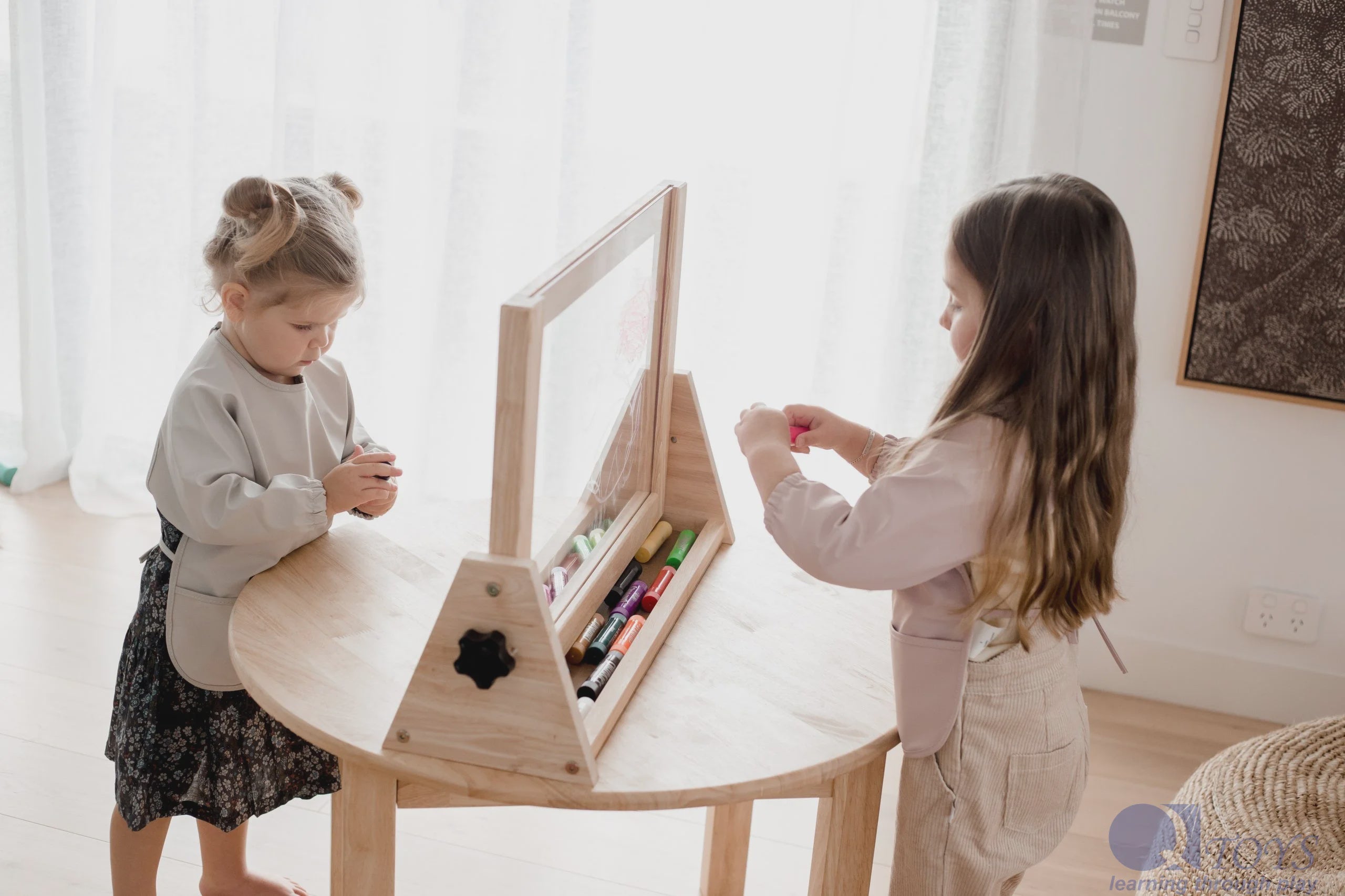 Q Toys 4 in 1 table Easel